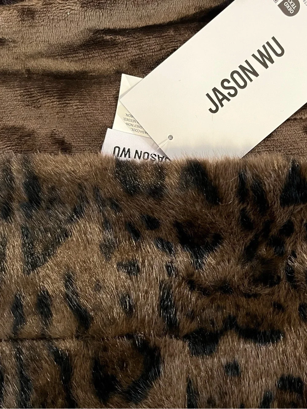 1-NWT Jason Wu Cheetah/Leopard Design luxury Faux Fur Throw Blanket 50”x 70”
